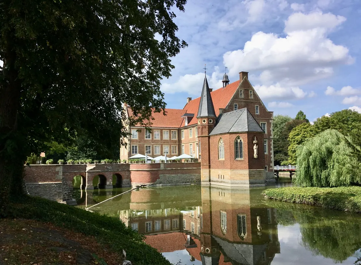Castle Moat Maintenance Checklist: Seasonal Tasks for Heritage Volunteers